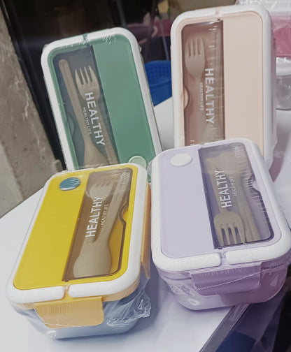 Lunch box with cutlery