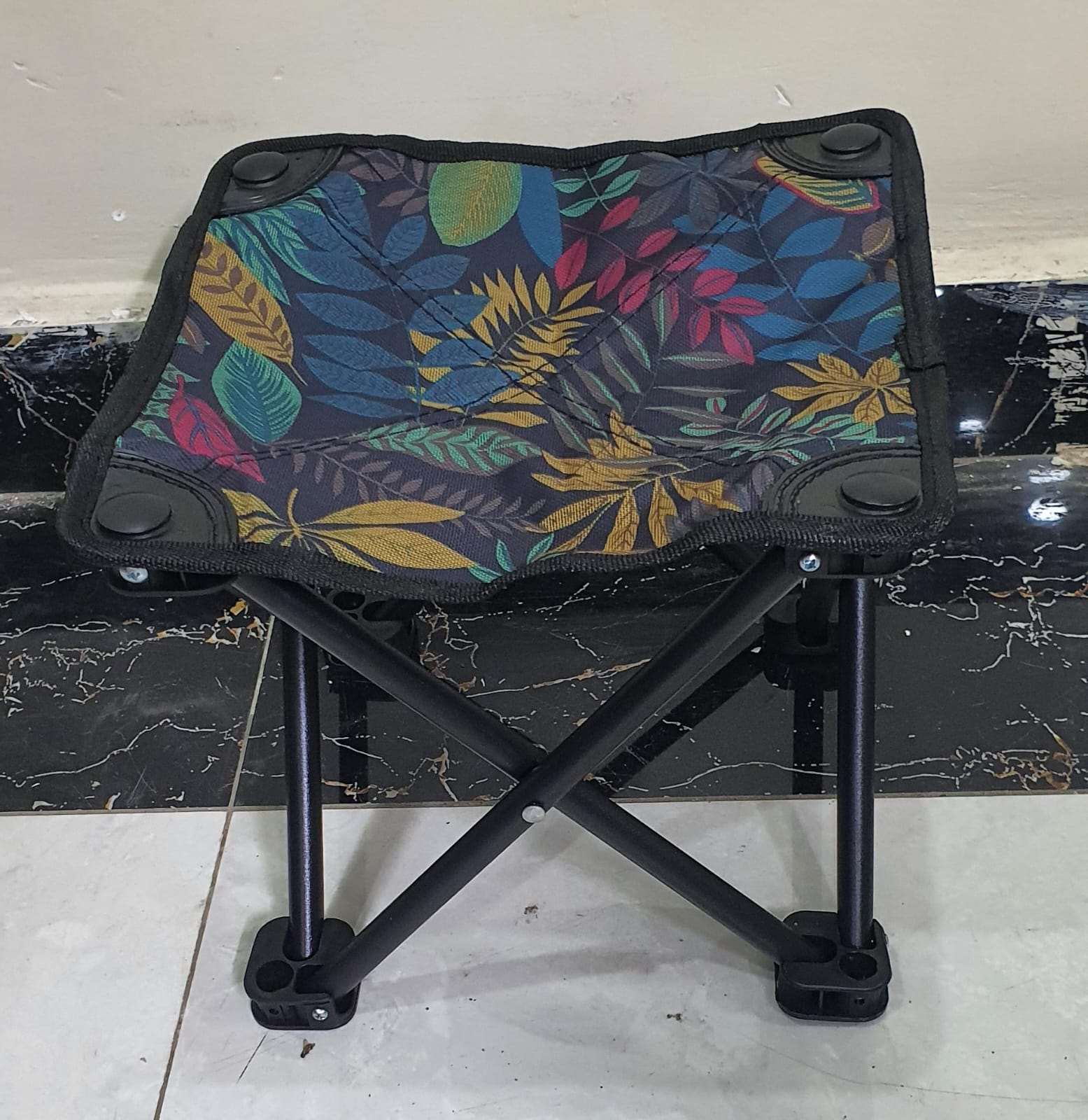 Foldable metallic frame Stool