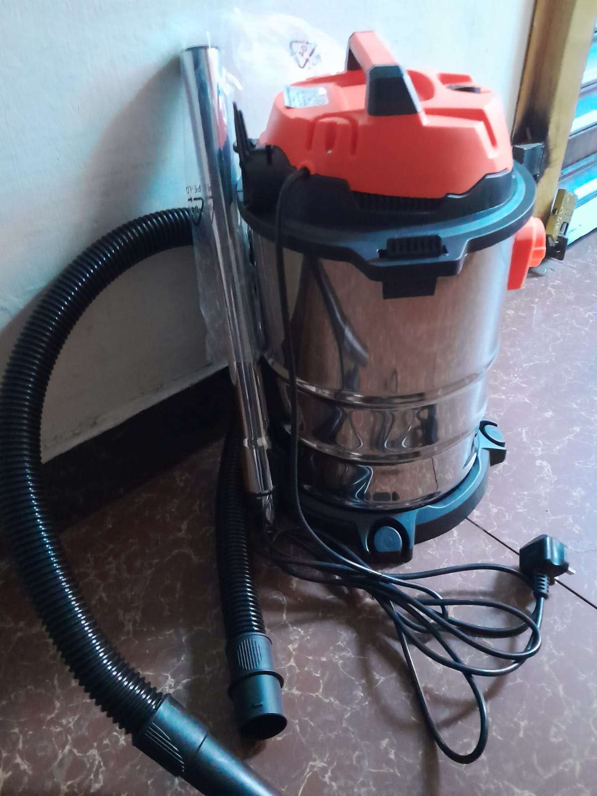 Wet and Dry Vacuum Cleaner