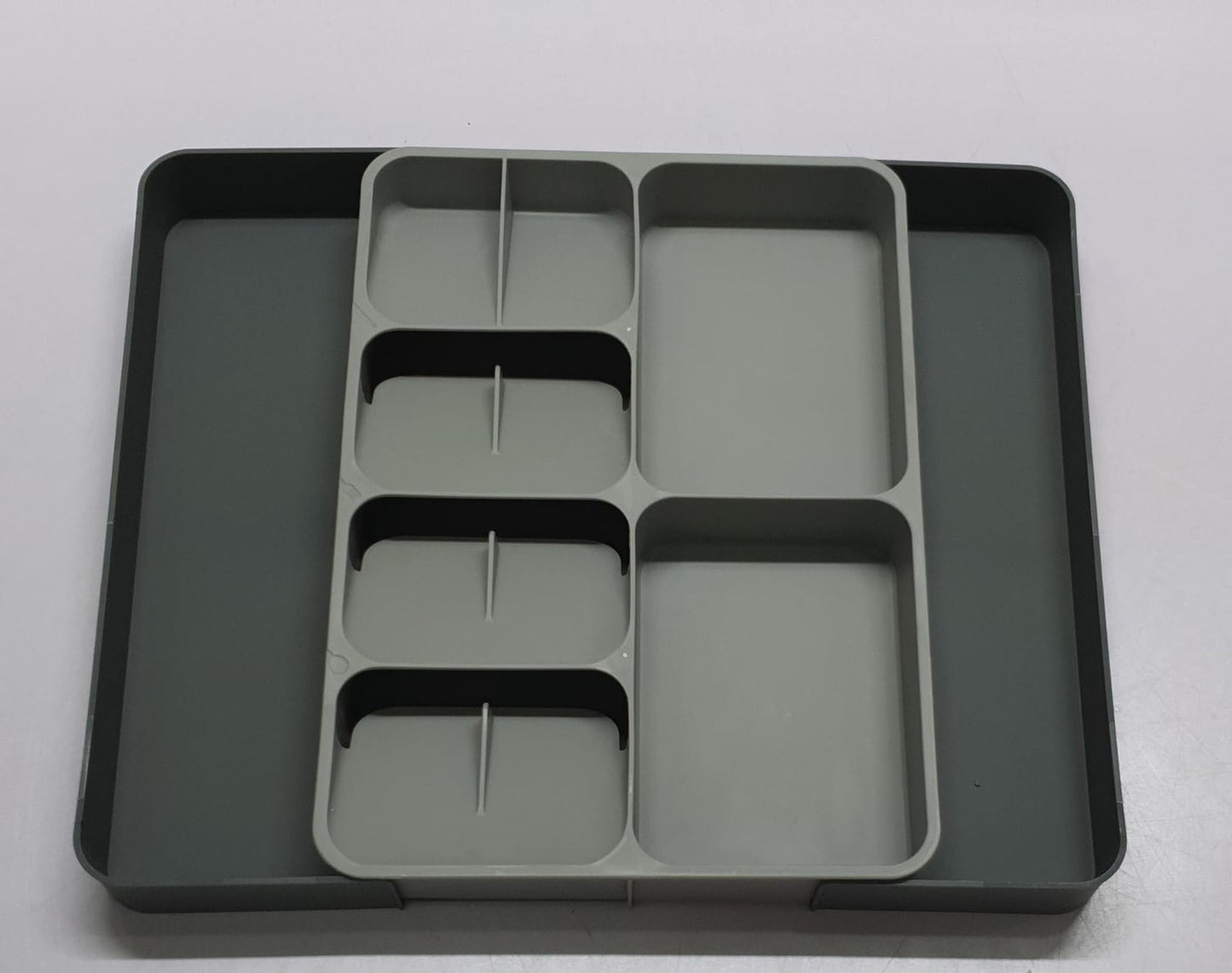 Expandable cutlery drawer organizer