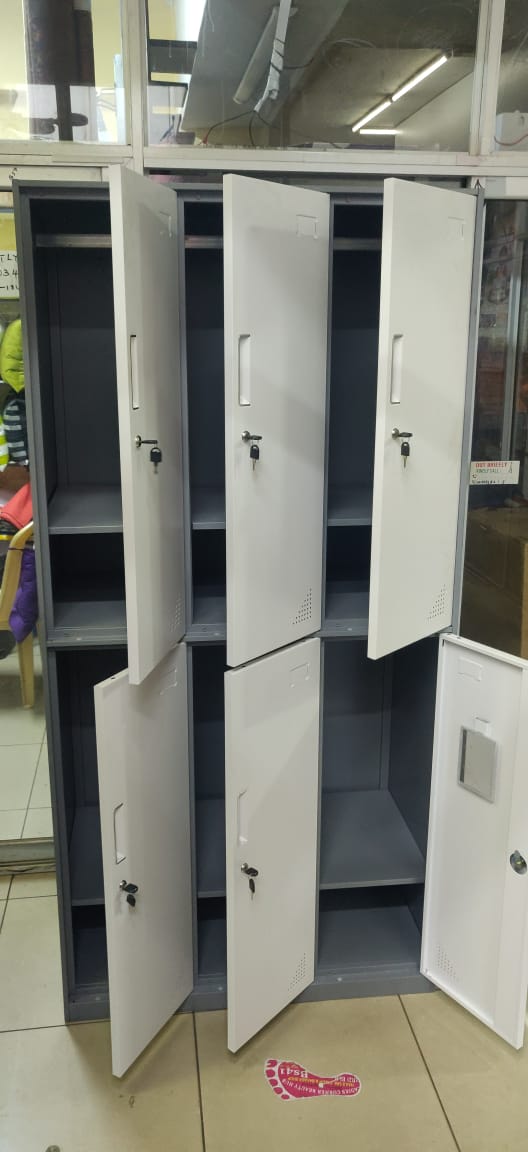 6 door lockable cabinet