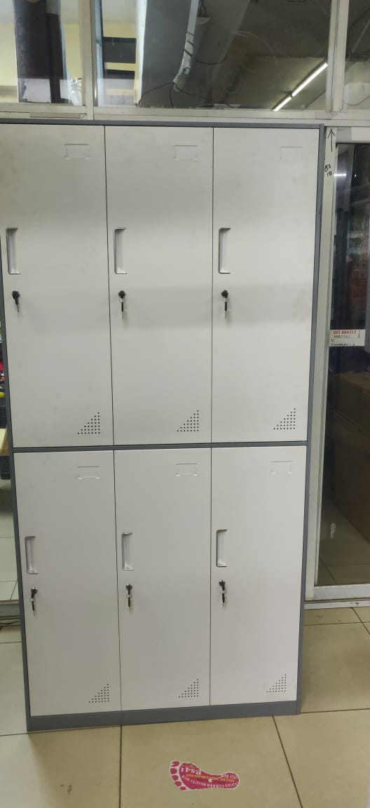 6 door lockable cabinet