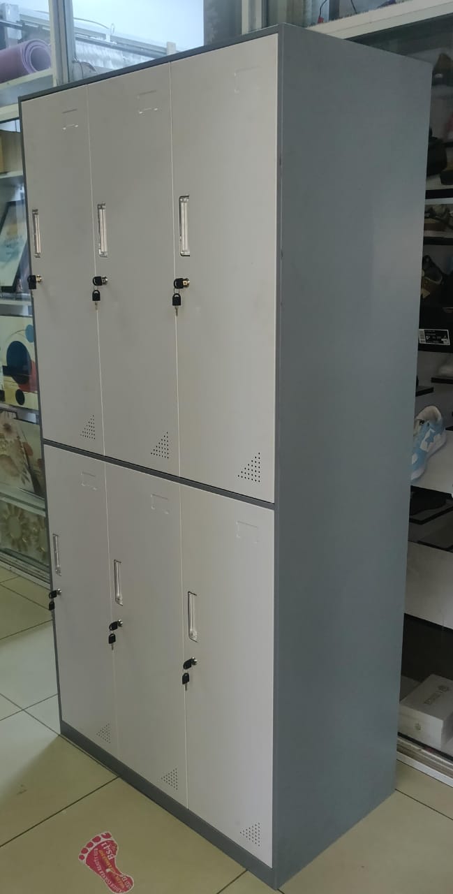 6 door lockable cabinet