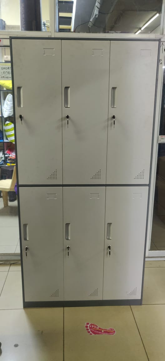 6 door lockable cabinet