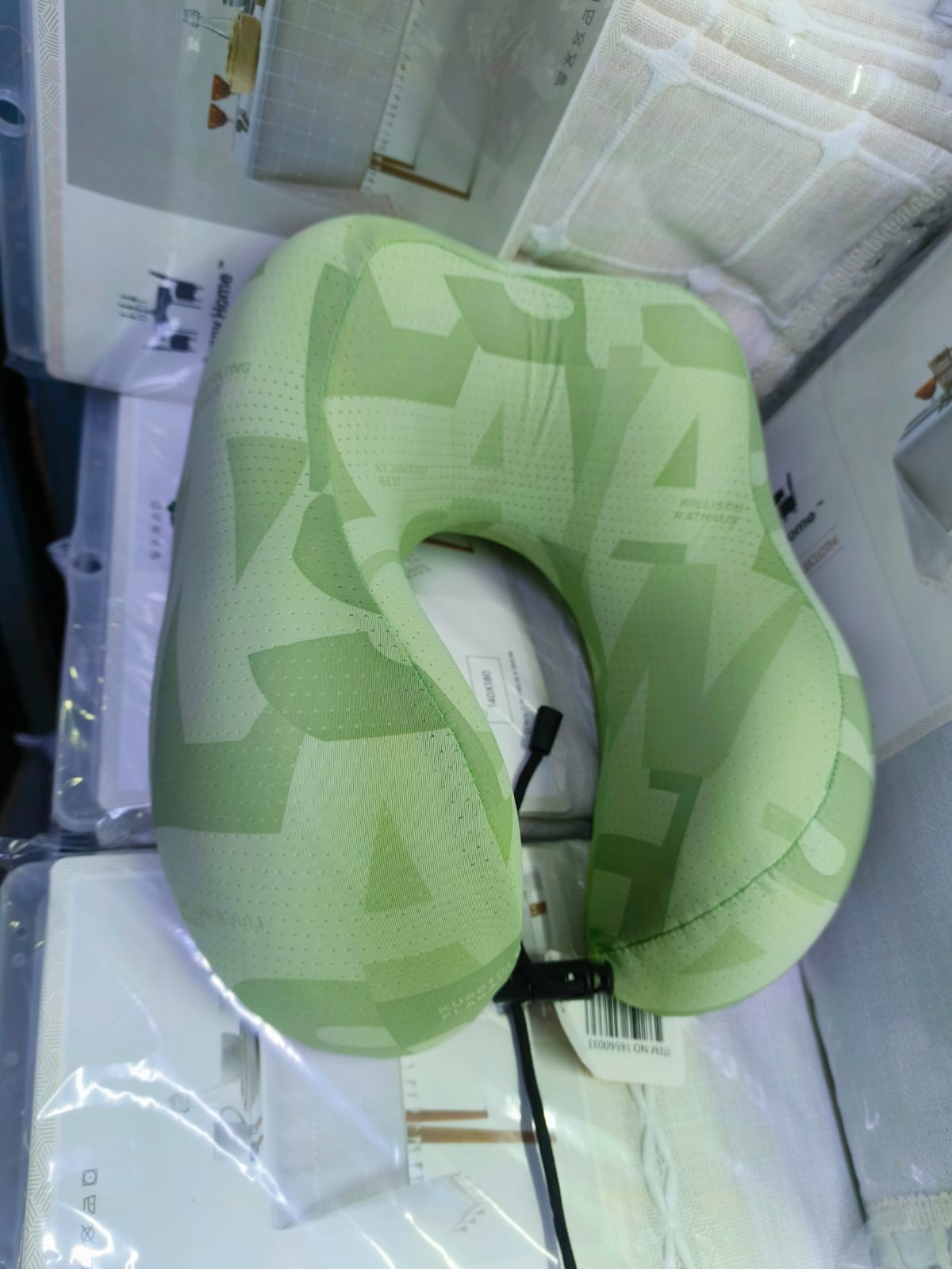 Neck support travel pillow