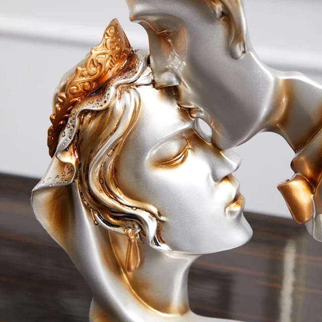 KISSING Sculpture 3D Table Decor