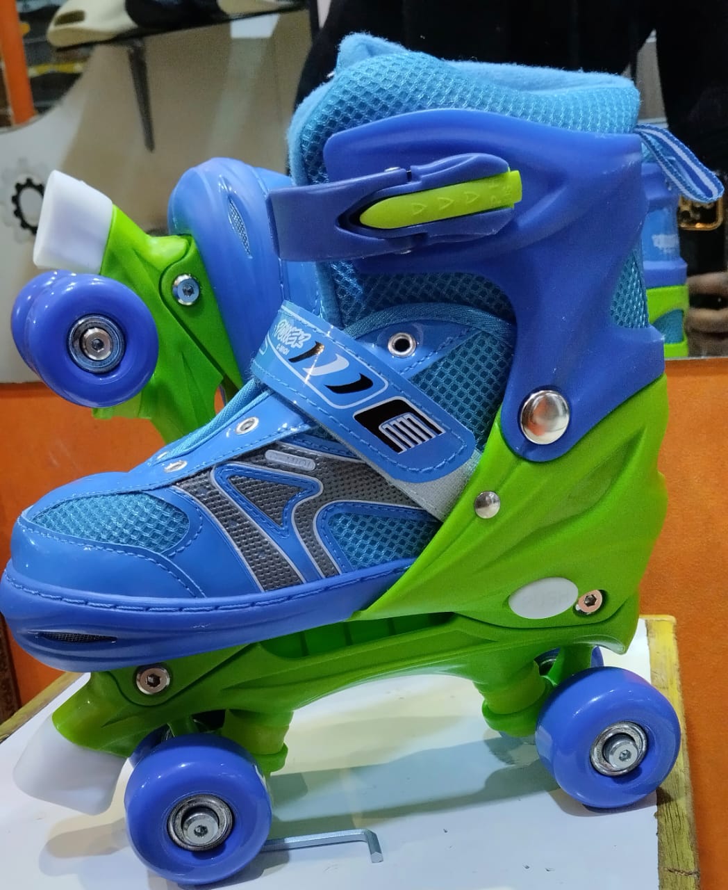 Quads skates helmet and guards