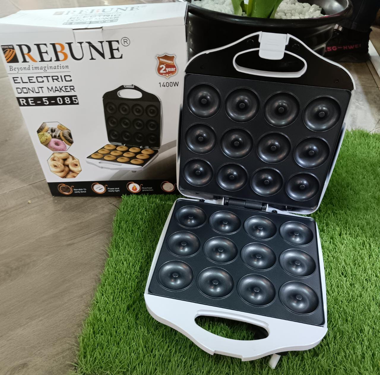 12 PIECES DONUT MAKER