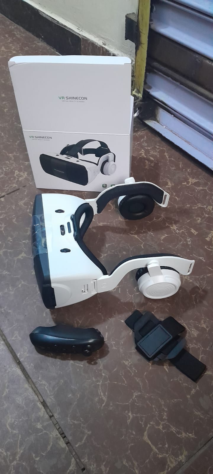 VR box with remote