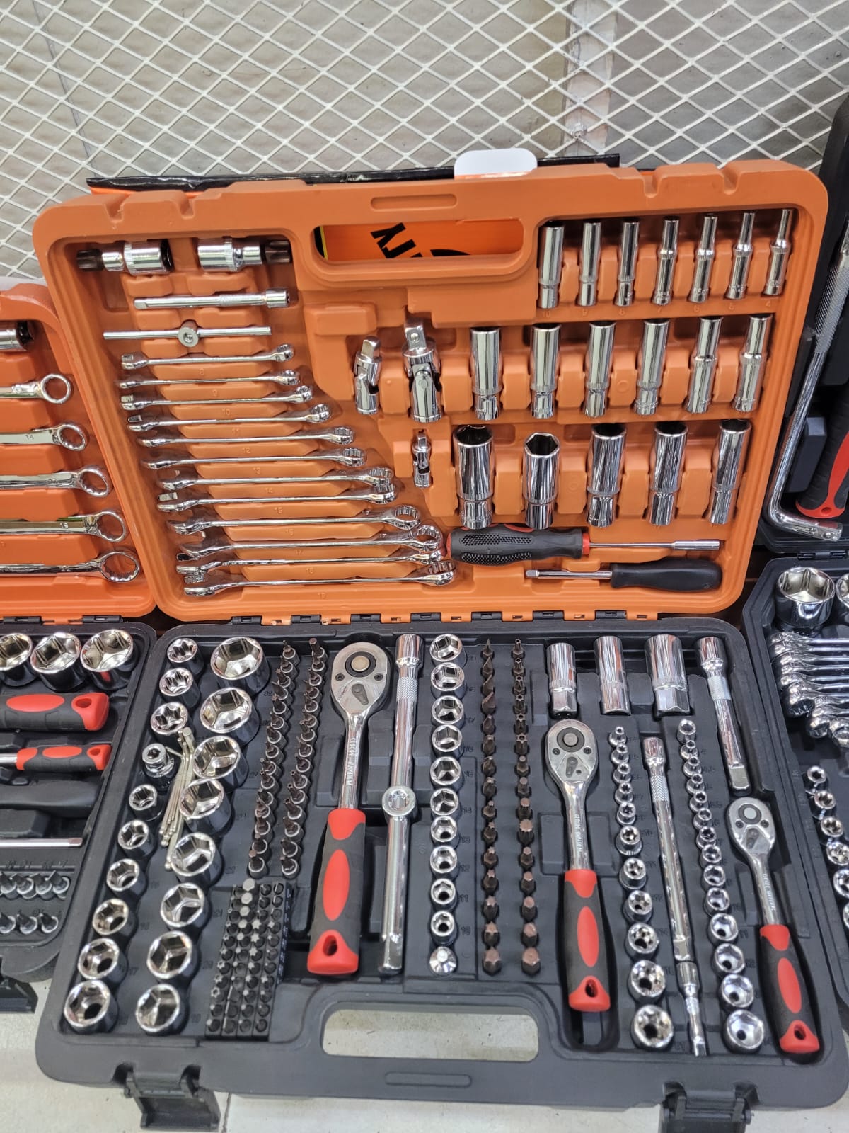 82 pieces tool set box