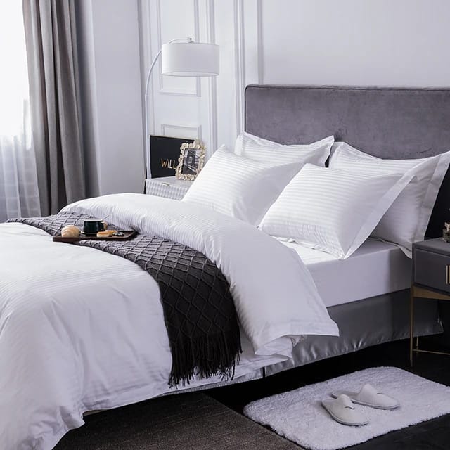 WHITE STRIPPED DUVET COVER