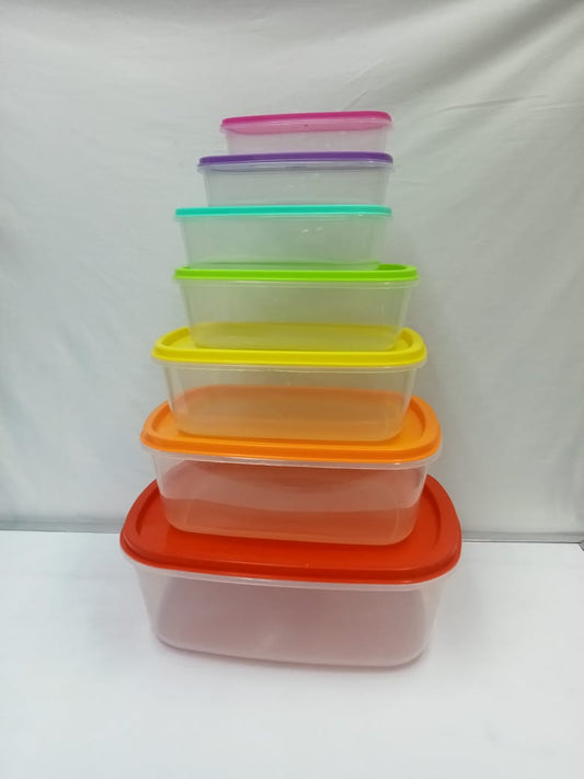 Plastic storage containers (7)