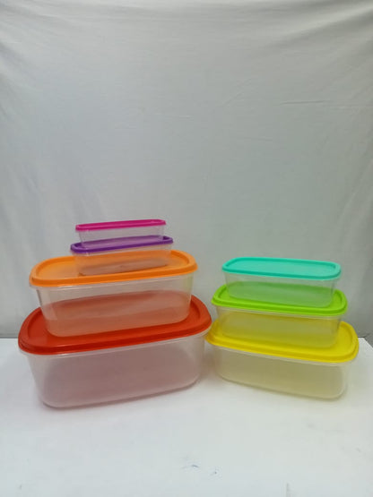 Plastic storage containers (7)