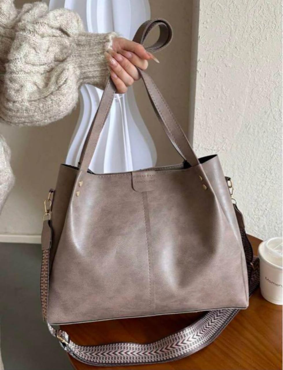 Retro style bucket bag