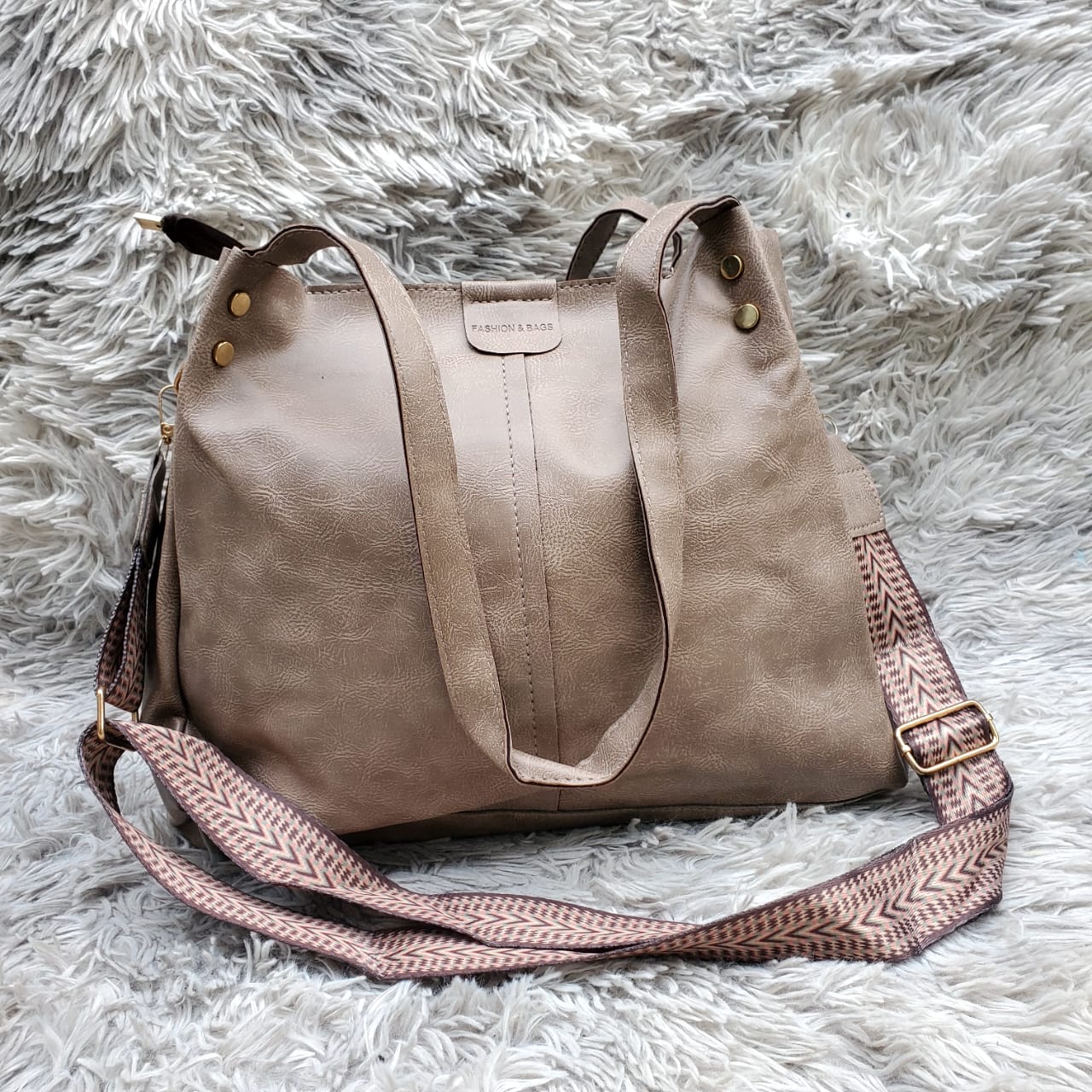 Retro style bucket bag