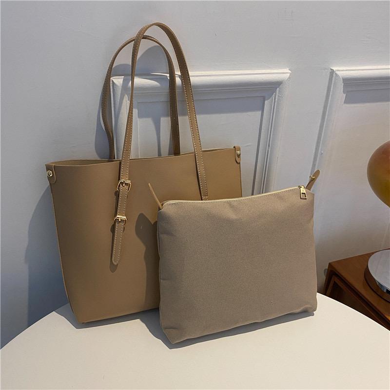 Minimalist tote with inside pouch