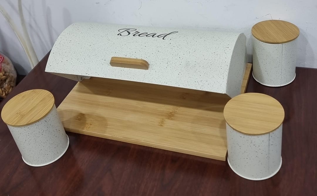 bread bin 12L with 3 canisters