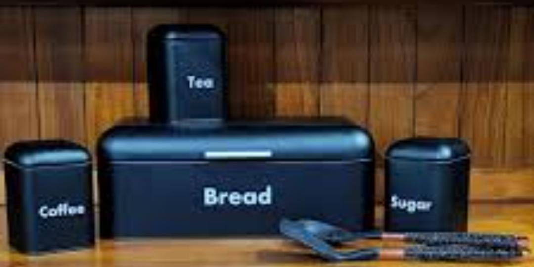 Hinged Bread bin 9L with 3 canisters