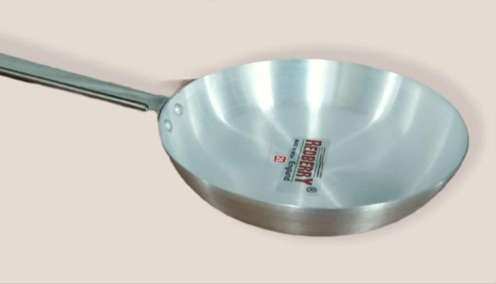 Aluminium frying pan with steel handle - MASTER SUPPLIES