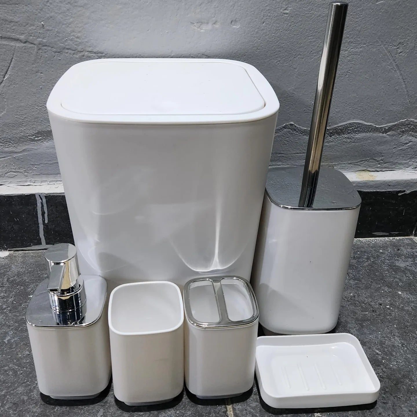 Bathroom Accessories set - MASTER SUPPLIES